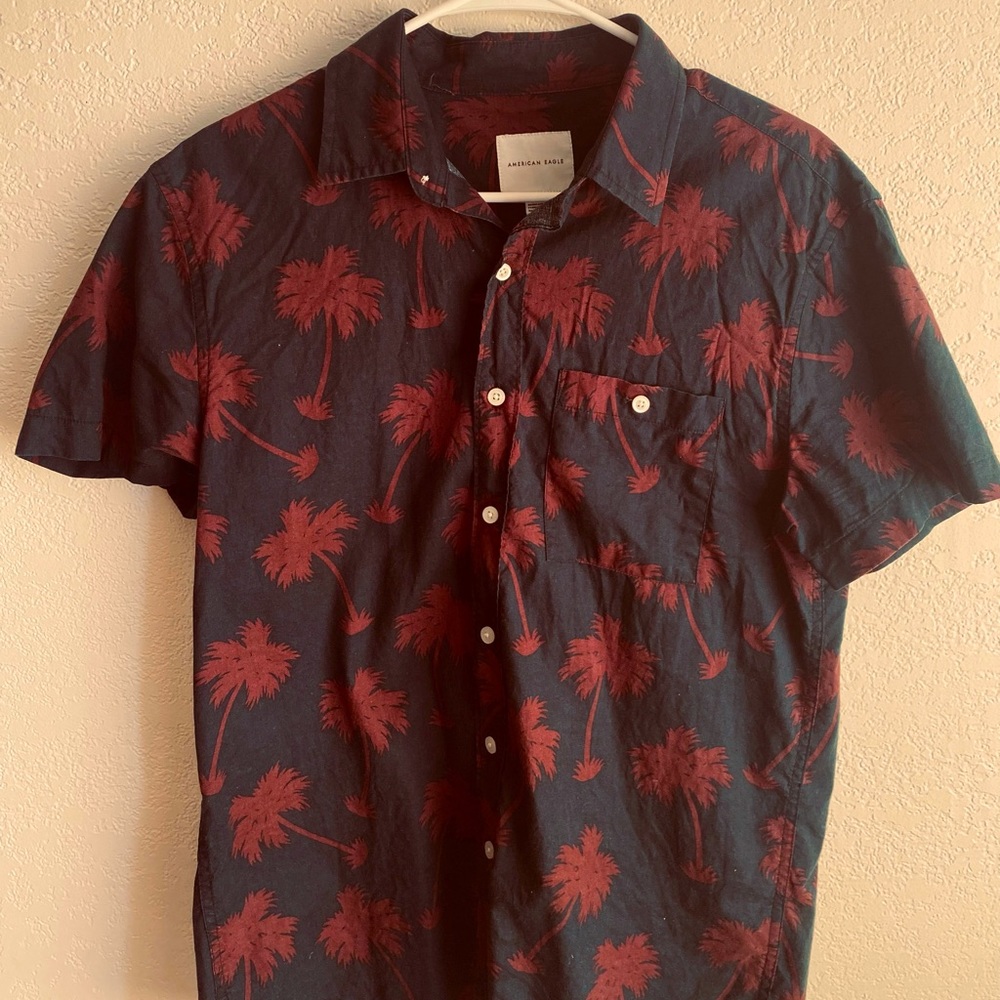 American Eagle Short Sleeve Button Up